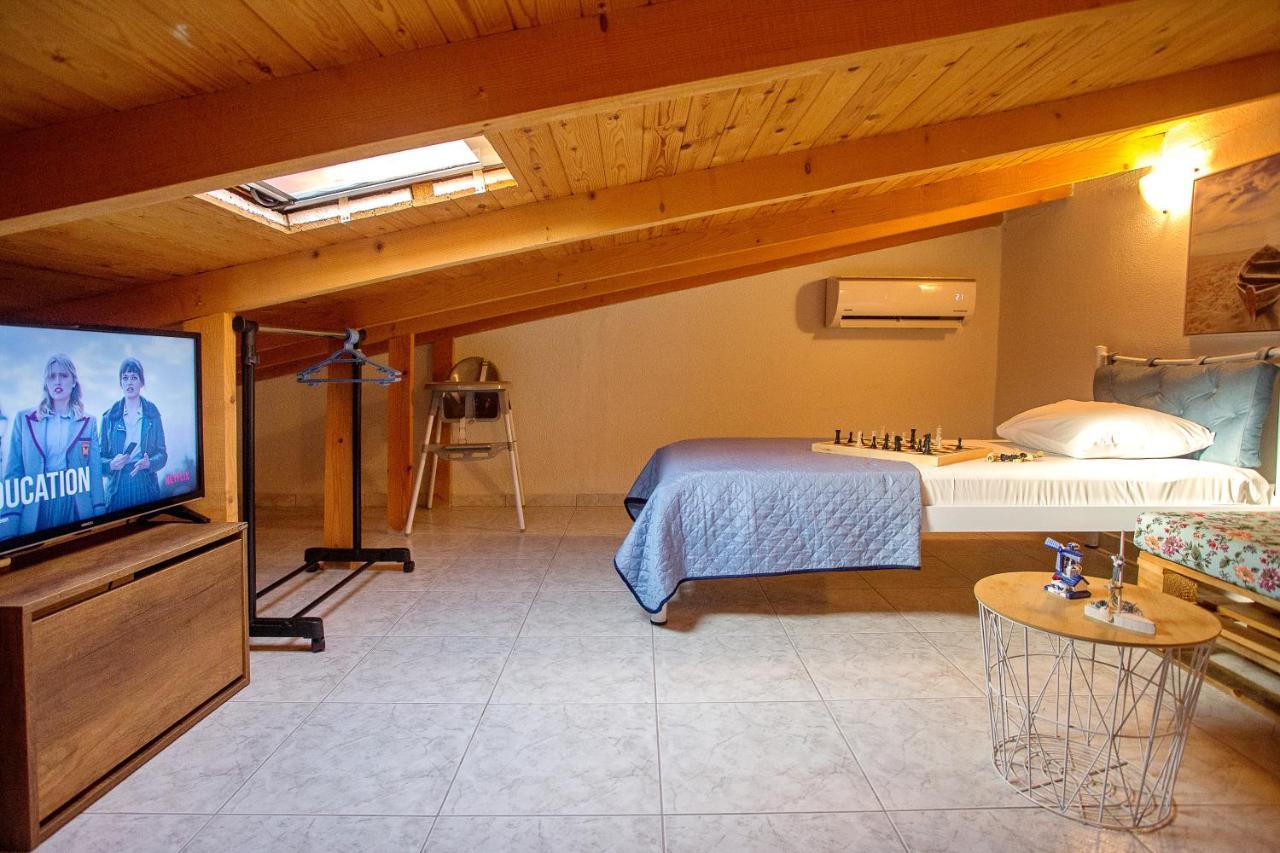 Néa Péramos Holiday House Ioanna 2 - Loft מראה חיצוני תמונה